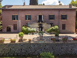 Casale in Vendita a Frascati, 885'000&euro;, 670 m²