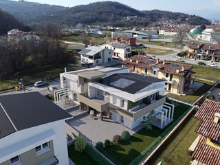 Appartamento in Vendita a Isola Vicentina, 320'000€, 176 m², con Box