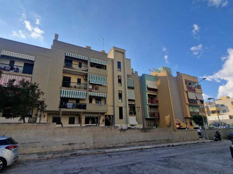 Trilocale in Vendita a Monopoli, zona SEMICENTRALE, 240'000€, 90 m²
