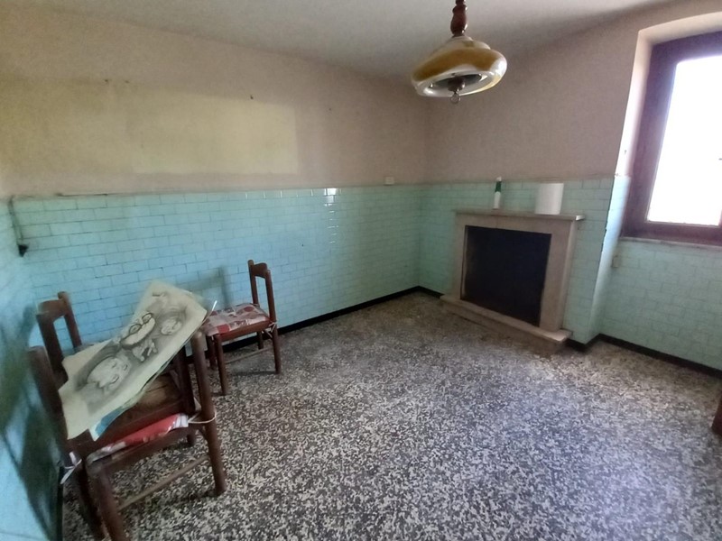 Casa Indipendente in Vendita a Capannori, zona Parezzana, 55'000€, 110 m²