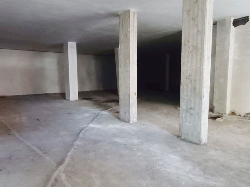 Ufficio in Vendita a Orte, 25'000€, 198 m²