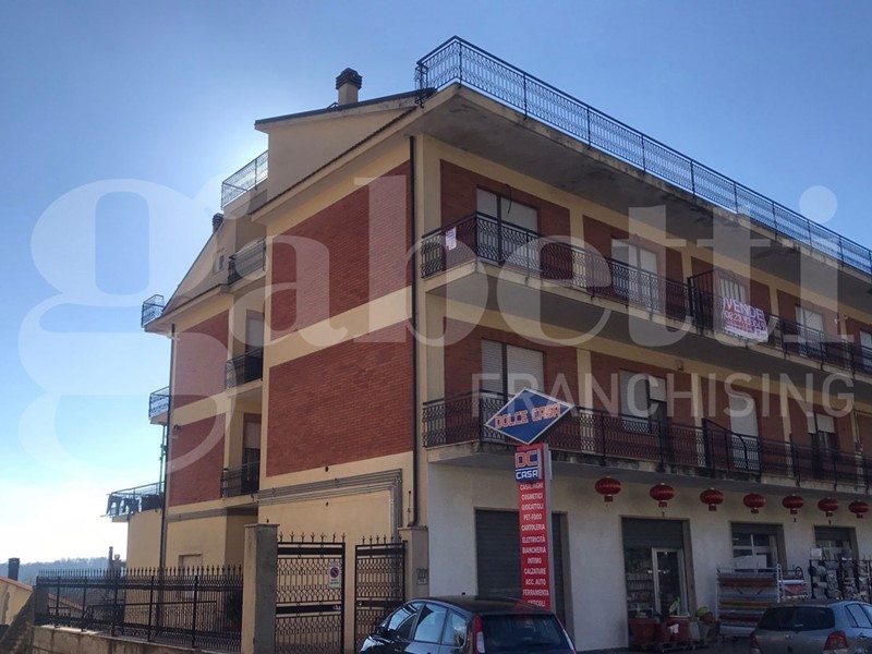 Quadrilocale in Vendita a Roccamonfina, 85'000€, 120 m²
