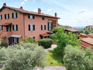 Casale in Vendita a Lucca, zona Est, 1'390'000€, 530 m², con Box