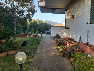 Villa bifamiliare in Affitto a Borghetto Santo Spirito, 60 m², arredato