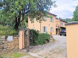 Casa Indipendente in Vendita a Castiglion Fiorentino, 590'000€, 248 m²