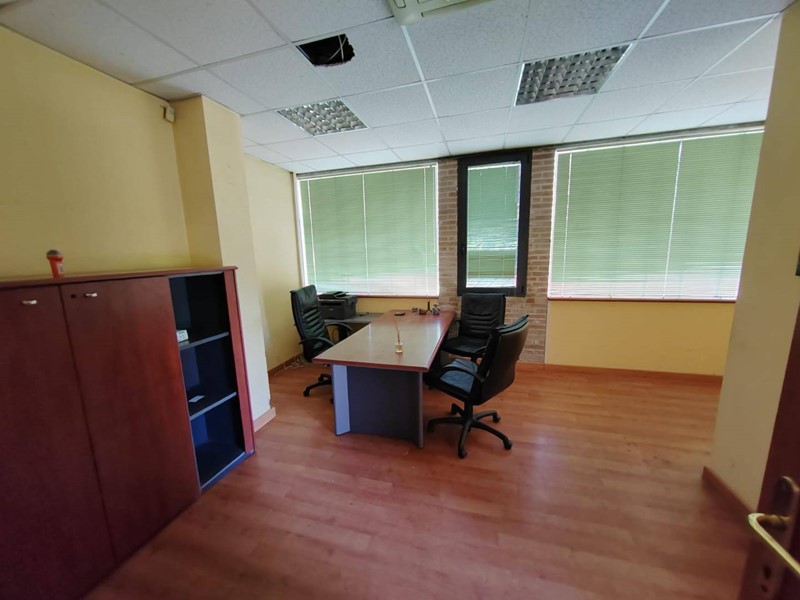 Immobile commerciale in Vendita a Ceccano, 139'000€, 220 m²