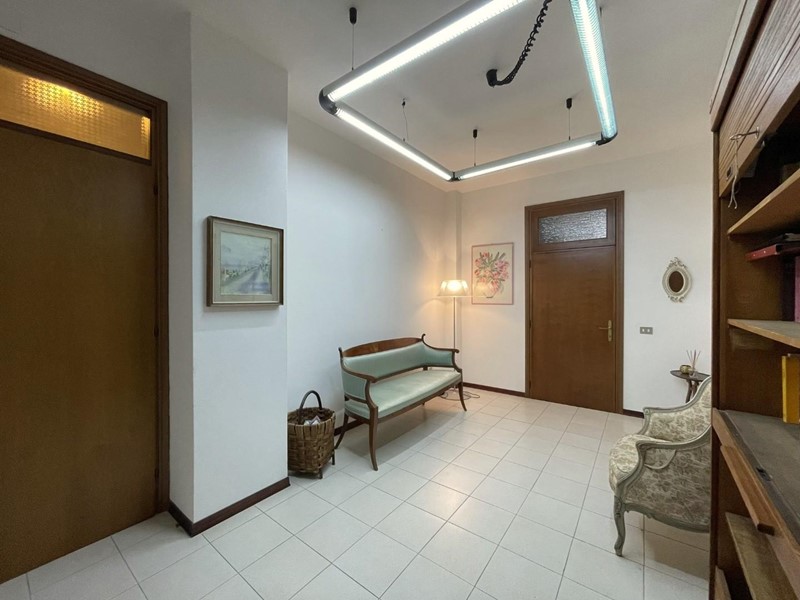 Ufficio in Vendita a San Miniato, zona Ponte a Egola, 140'000€, 110 m²