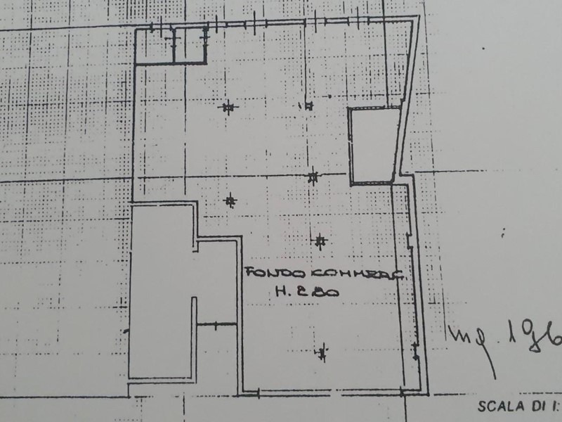 Immobile commerciale in Vendita a Empoli, 355'000€, 200 m²