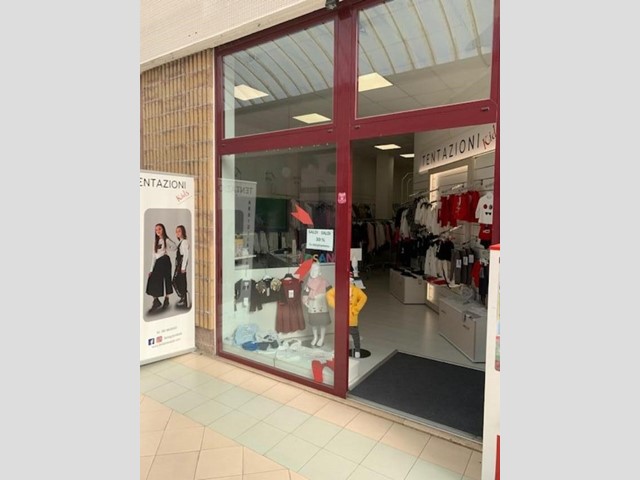 Immobile commerciale in Vendita a Cecina, 160'000€, 60 m²