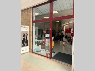 Immobile commerciale in Vendita a Cecina, 160'000€, 60 m²