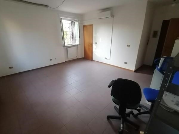 Ufficio in Affitto a Lucca, zona Sant'Anna, 300€, 16 m²