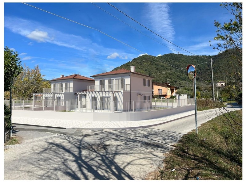 Casa Semi Indipendente in Vendita a Luni, zona Isola, 215'000€, 110 m²