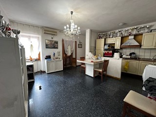 Quadrilocale in Vendita a Massa, zona Massa Centro, 145'000€, 100 m²
