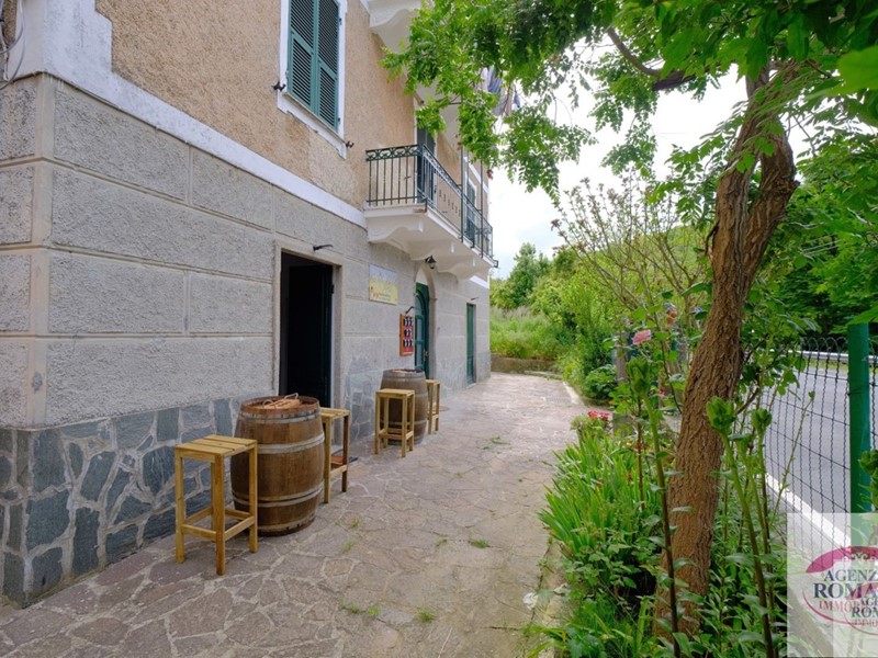 Casa Indipendente in Vendita a Pontinvrea, 315'000€, 350 m²