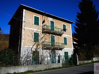 Casa Indipendente in Vendita a Pontinvrea, 315'000€, 350 m²