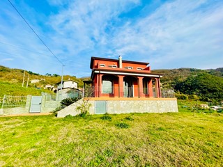 Casa Indipendente in Vendita a Fosdinovo, zona Canepari, 450'000€, 250 m², arredato