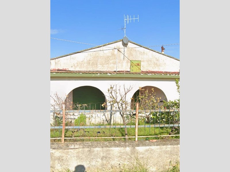 Casa Indipendente in Vendita a Castelnuovo Cilento, zona Via Fornace, 29, 120'000&euro;, 170 m², con Box
