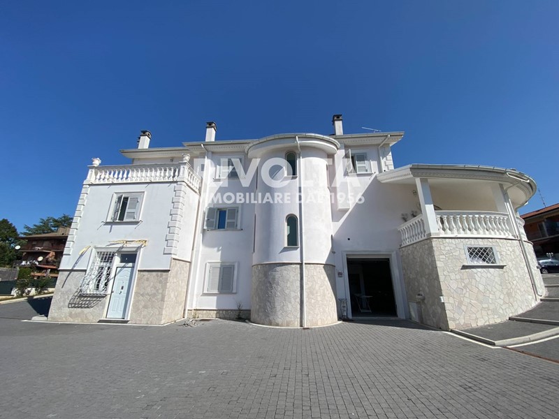 Villa in Vendita a Gallicano nel Lazio, 710'000€, 300 m²