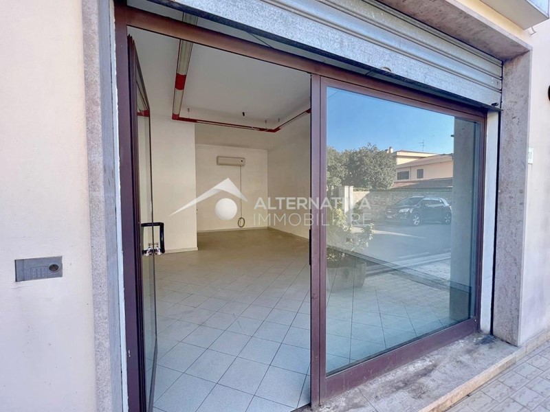 Immobile commerciale in Affitto a San Giuliano Terme, zona Mezzana, 400€, 33 m²