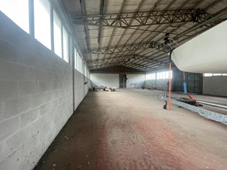 Capannone in Vendita a Capannori, zona Camigliano, 250'000€, 520 m²