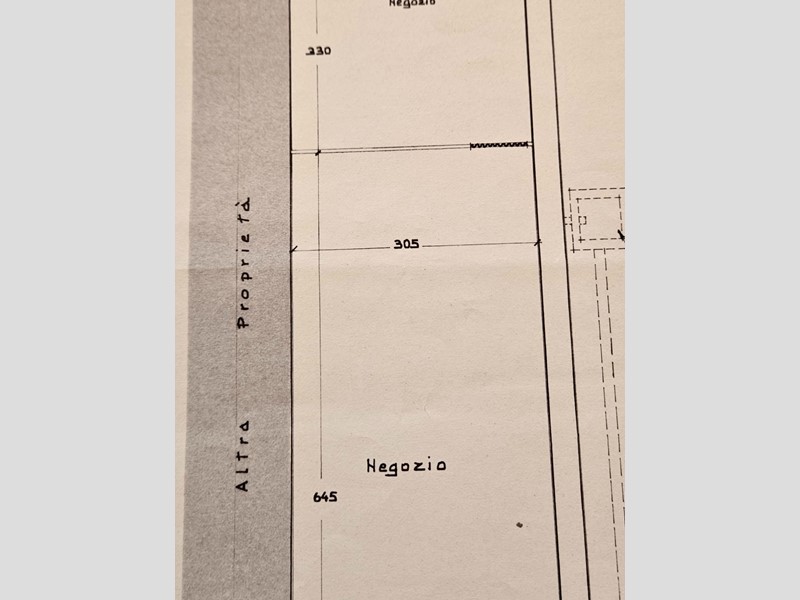 Immobile commerciale in Vendita a Cascina, zona San Lorenzo Alle Corti, 35'000€, 33 m²