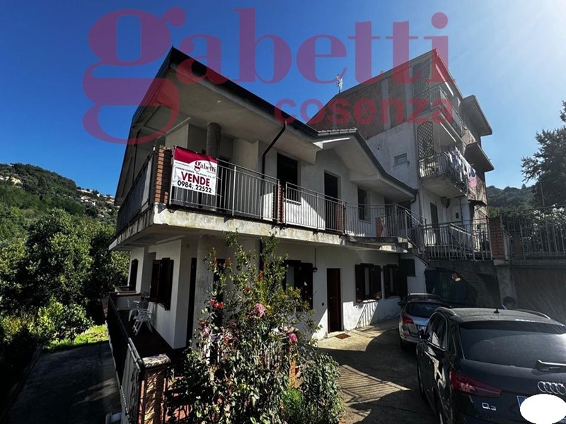 Quadrilocale in Vendita a Casali del Manco, 150'000€, 172 m²