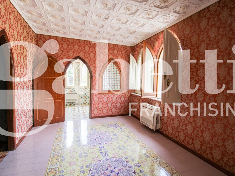 Casale in Vendita a Trecastagni, 795'000€, 400 m²