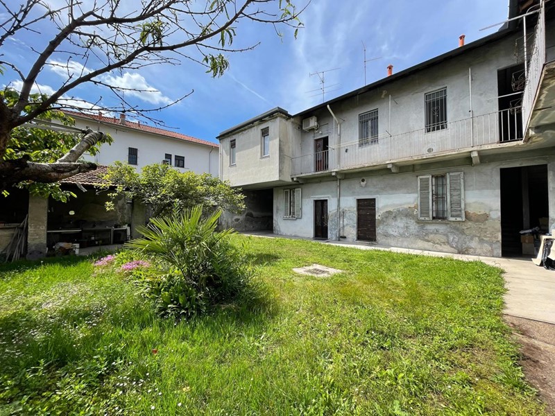 Casa Indipendente in Vendita a Magenta, 228'000€, 290 m²