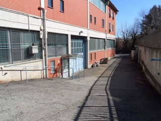 Capannone in Vendita a Alpignano, 160'000€, 425 m²