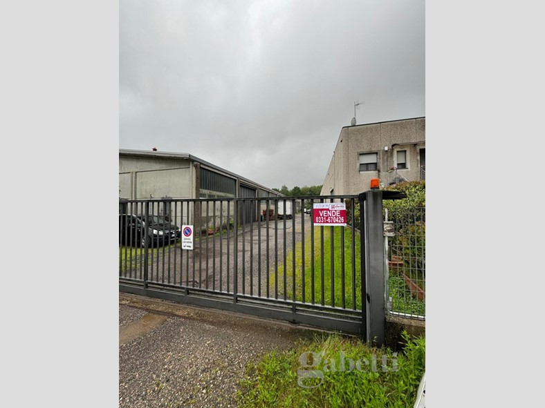 Capannone in Vendita a Tradate, 118'000€, 175 m²