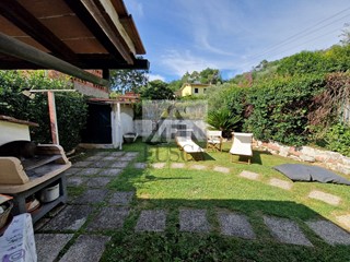 Casa Semi Indipendente in Vendita a Lucca, zona nozzano, 230'000€, 180 m²