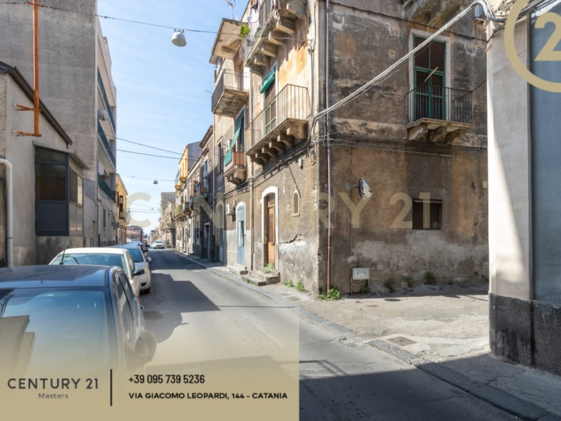 Bilocale in Vendita a Catania, 49'000&euro;, 85 m²