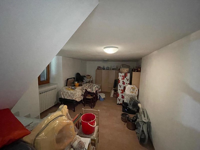 Casa Semi Indipendente in Vendita a Seravezza, zona Azzano, 130'000&euro;, 100 m², arredato