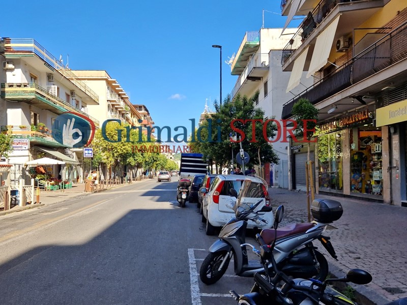 Immobile commerciale in Vendita a Napoli, 1'350'000€, 300 m²