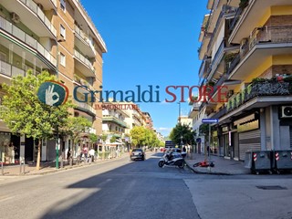 Immobile commerciale in Vendita a Napoli, 1'350'000€, 300 m²
