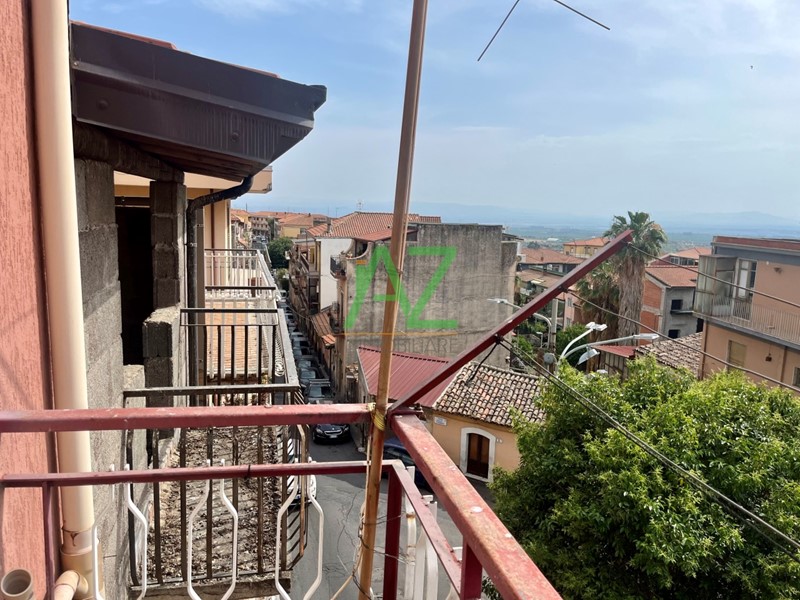 Casa Indipendente in Vendita a Motta Sant'Anastasia, zona Centro, 60'000€, 70 m², con Box