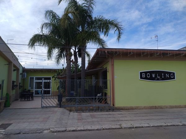 Immobile commerciale in Vendita a San Donaci, zona Via G. Cesare n. 112, 230'000€, 400 m², arredato