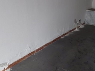 Immobile commerciale in Vendita a Carrara, zona Avenza, 110'000€, 77 m²