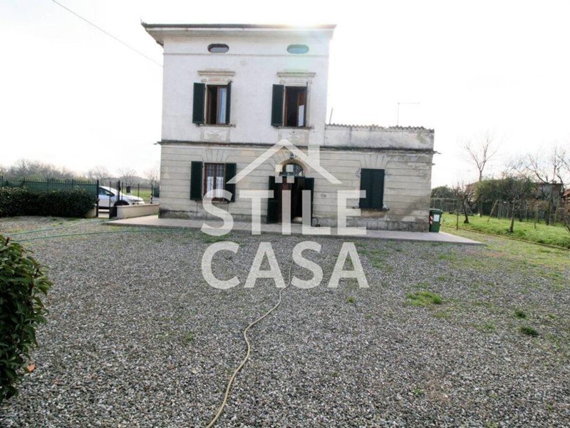 Casa Indipendente in Vendita a Altopascio, zona Le Spianate, 295'000€, 260 m²