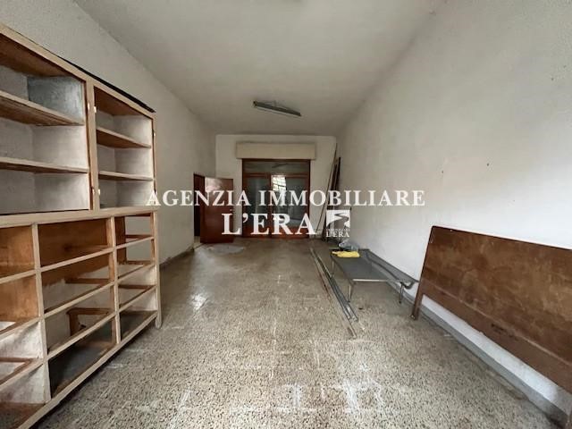 Quadrilocale in Vendita a Pontedera, zona Pietroconti, 110'000€, 110 m², con Box