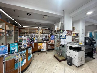 Attività commerciale in Vendita a Lucca, zona Nave, 80'000€, 80 m²