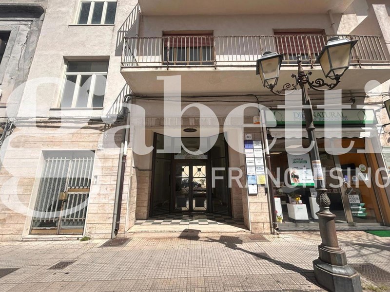 Ufficio in Affitto a Barcellona Pozzo di Gotto, 1'600€, 230 m²