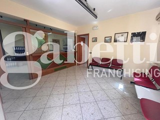 Ufficio in Affitto a Barcellona Pozzo di Gotto, 1'300€, 230 m²