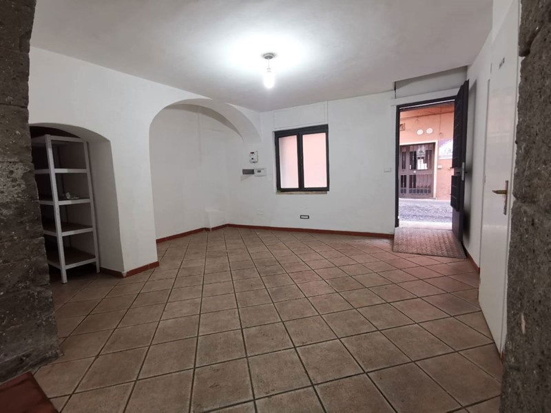 Negozio in Affitto a Marino, 500&euro;, 55 m²