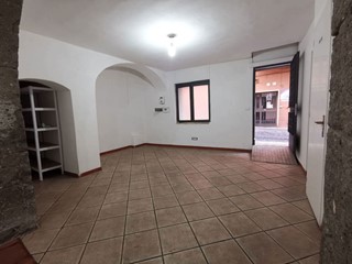 Negozio in Affitto a Marino, 500€, 55 m²