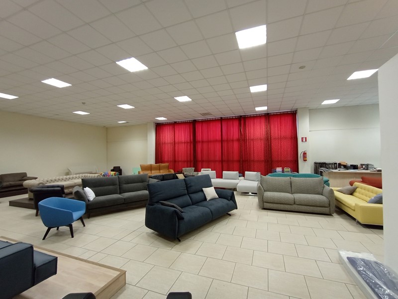 Capannone in Vendita a Cavarzere, 1100 m²