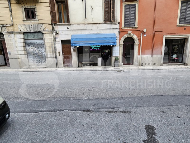 Attività commerciale in Vendita a Verona, 160'000€, 110 m²
