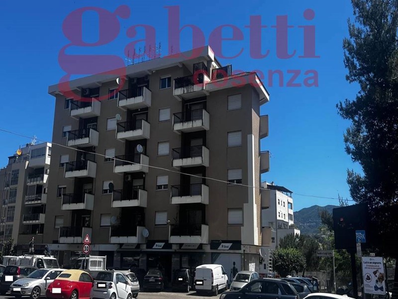 Appartamento in Vendita a Cosenza, 330'000€, 260 m²