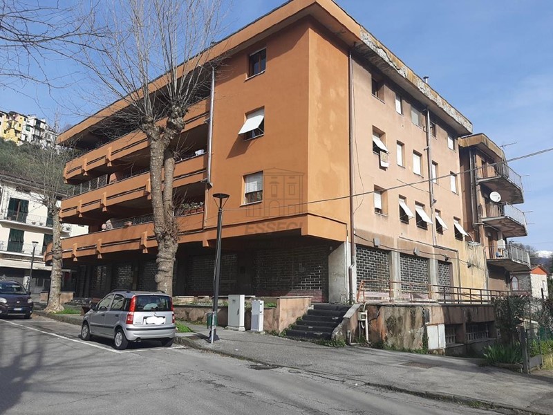 Immobile commerciale in Vendita a Lucca, 800'000€, 1450 m²
