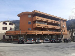 Immobile commerciale in Vendita a Lucca, 800'000€, 1450 m²